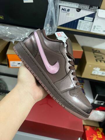 Jordan Air Jordan 1 Low SE IQ9787 262 Light Chocolate Pink Foam EUR 41 Sneaker - Men's (BS-87144)