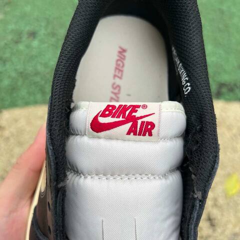 Jordan Air Jordan 1 Retro Low OG Nitro IB8958 001 Black Muslin Varsity Red EU 41 Sneaker - Men's (BS-87153)