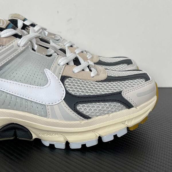 Nike Zoom Vomero 5 FN7649-110 White/Light Grey/Black/Yellow Ochre running