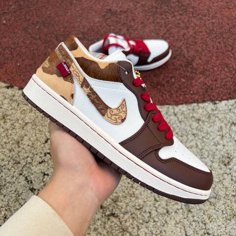 Jordan Air Jordan 1 Low SE IQ5321 121 Sail Hemp Chocolate White Red US 7 5 UK 6 5 BR 39 EUR 40 5 Cm 25 5 Sneaker - Unisex (BS-87241)