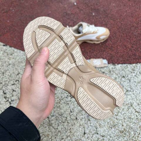 On Cloudsolo 3WF30604615 Dark Sand Cream US 5 EU 36 UK 3 JP 22 Running Shoe Running Sneakers - Women's (BS-86767)