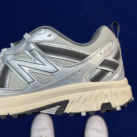 New Balance 410 V5 MT410KR5 Light Gray Silver Cream Dark Gray EU 39 5 Trail Shoe - Women's (BS-87114)