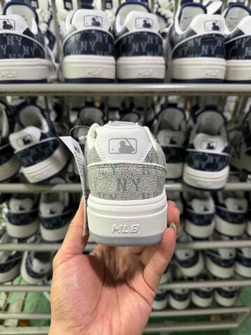 MLB Chunky Liner White Grey Off White Sneaker Casual