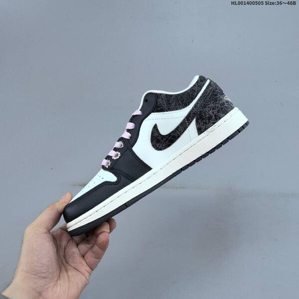 Jordan Air Jordan 1 Low SE Iced Carmine/Black/White EU 36-46 lifestyle