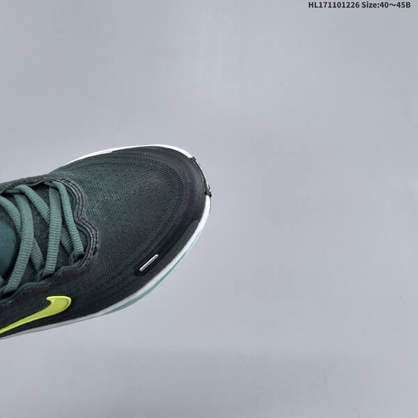 Nike VOMERO PLUS ReactX Air Zoom lifestyle