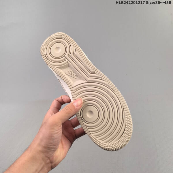 NIKE AIR FORCE 1 07 LV8 HQ3905-001 lifestyle
