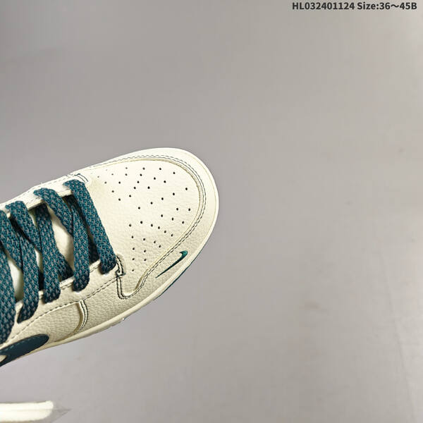 NIKE DUNK SB LOW supreme lifestyle
