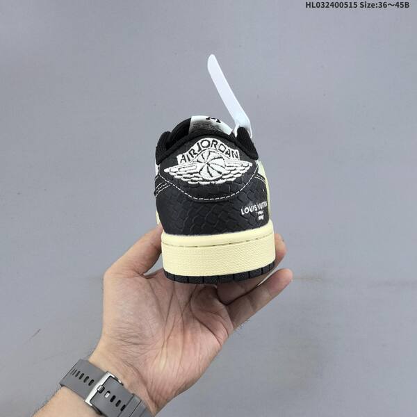Jordan Air Jordan 1 Low Black/White/Cream EU 36-45 lifestyle