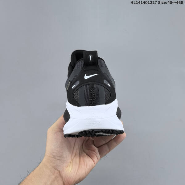 Nike VOMERO 18 GTX ReactX Air Zoom lifestyle