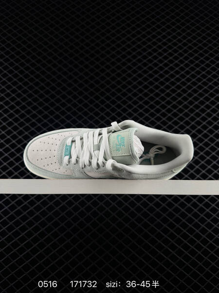 NIKE AIR FORCE 1 07 LV8 FN5924-001 lifestyle