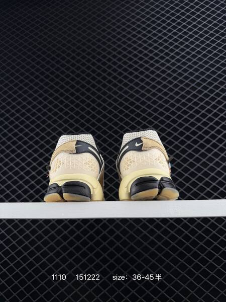 Nike Zoom Vomero 5 SP beige cream black white 36-45 running lifestyle