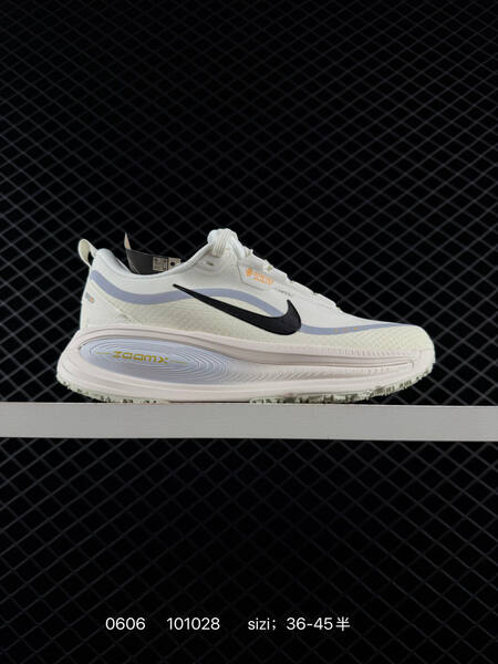 Nike Vomero 18 Gore-Tex XE HQ7002-300 10102 lifestyle