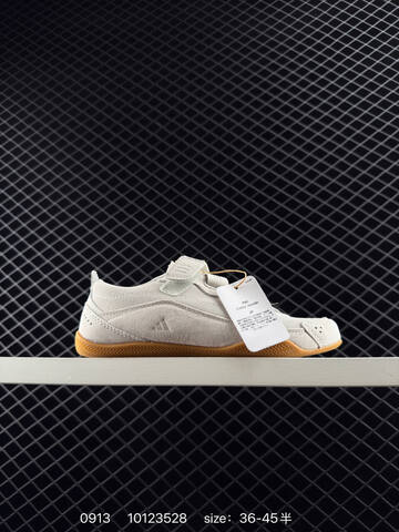 Other DT Adidas FOS URBAN REVERIE Lifestyle (BS-77781)