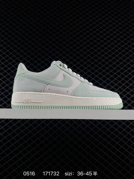 NIKE AIR FORCE 1 07 LV8 FN5924-001 lifestyle