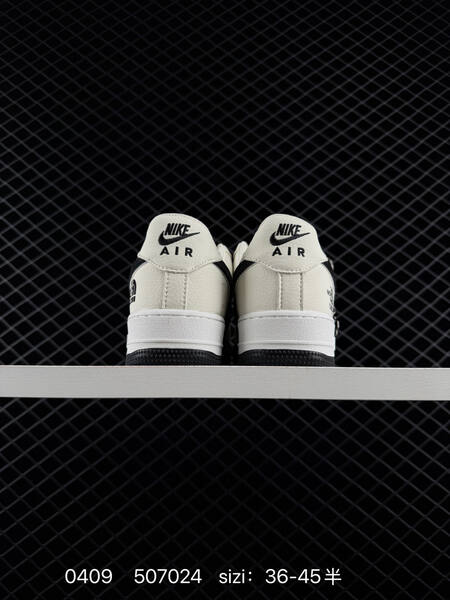 Nike Air Force 1 07 Off-white Black with metallic chrome Swoosh EU 36-45 half sizes available lifestyle