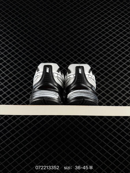 Nike Initiator white black silver EU 36-45 running