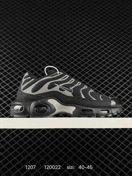Nike Air Max Plus multiple colorways shown black turquoise black silver white EU 40-45 running shown black black turquoise black silver lifestyle