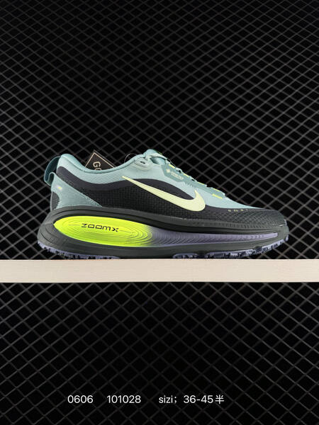 Nike Vomero 18 Gore-Tex XE HQ7002-300 10102 lifestyle