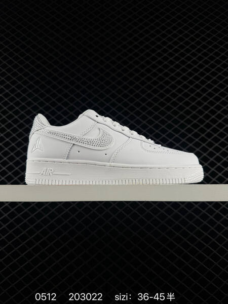 NIKE AIR FORCE 1 07 LV8 IO4489 lifestyle