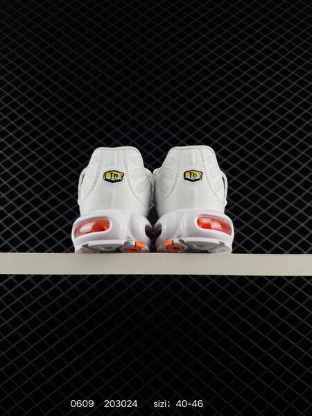 Nike Air Max Plus white orange red EU 40-46 running
