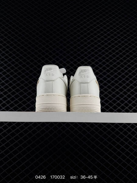Nike Air Force 1 07 Sail Beige EU 36-45 lifestyle