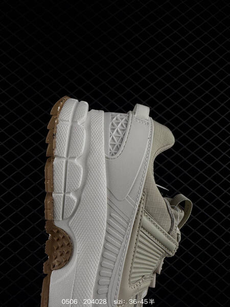 Nike Zoom Vomero Roam light beige white gum brown EU 36-45 lifestyle