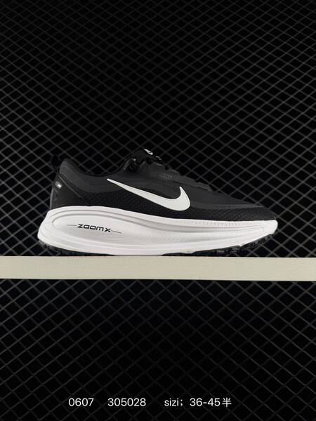Nike VOMERO 18 GTX Nike VOMERO 18 HQE98 305028 Size 36 4 lifestyle
