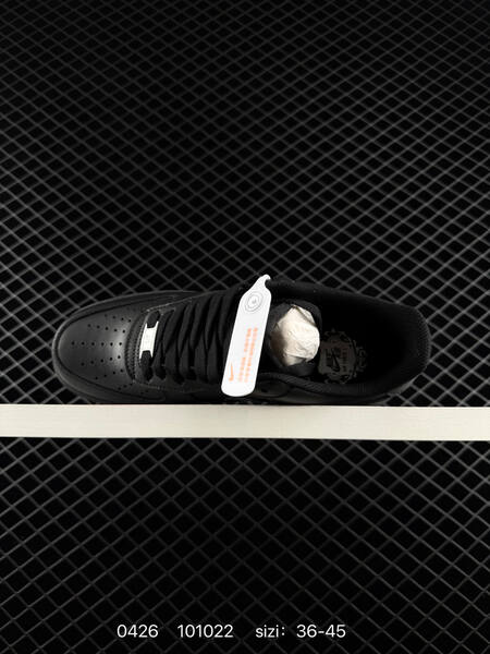 Nike Air Force 1 07 Low Triple Black EU 36-45 lifestyle