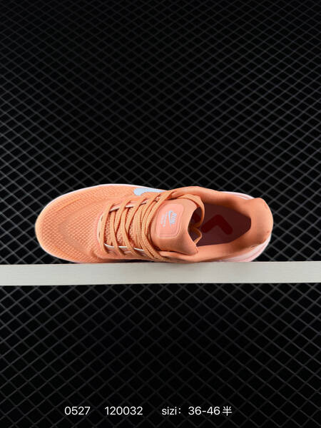 Nike VOMERO PREMIUM ReactX Air Zoom lifestyle