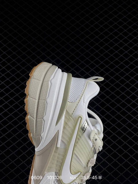 Nike V2K Run white silver light beige gum EU 35 5-45 lifestyle