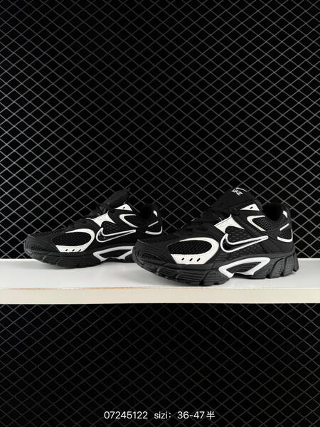 Nike V5 RNR black white EU 36-47 running