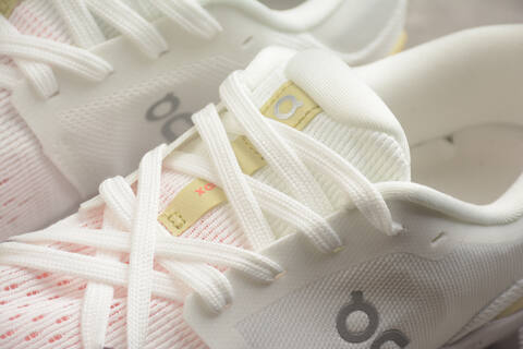 On Cloud X 4 3ME300712 Ivory Sand Pale Pink Coral US 8 EU 41 UK 7 5 JP 26 Running Shoe Running Sneakers - Men's (BS-59778)