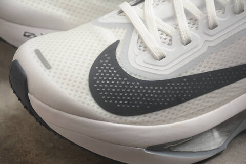 Nike Zoom Fly 6 White Grey Black 250 2 5 Running Shoe (BS-59846)