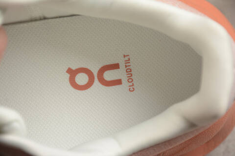 On Cloudtilt Ivory Canyon Orange US 8 5 EU 42 UK 8 JP 26 5 Running Shoe Running Sneakers - Men's (BS-59457)