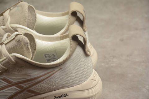 ASICS GEL NIMBUS 27 1011C096 200 Beige Off White US 8 5 EUR 42 UK 7 5 CM 26 5 Running Shoe Running Sneakers - Men's (BS-59738)