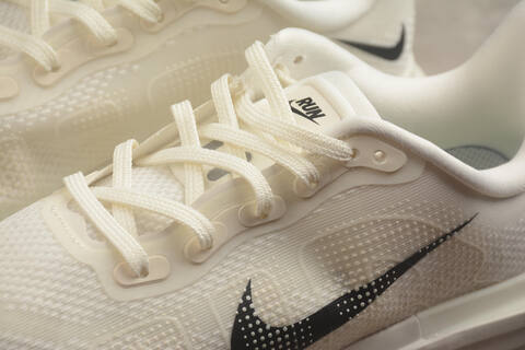 Nike VOMERO PREMIUM Lifestyle (BS-59726)