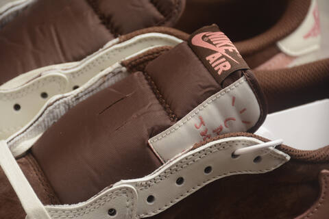 Travis Scott x Air Jordan 1 Low OG DZ4137 206 Lifestyle (BS-59619)