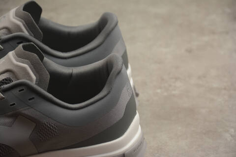 On Running Cloudflow 5 Grey White US 7 EU 40 UK 6 5 JP 25 Running Shoe Running Sneakers - Men's (BS-59847)
