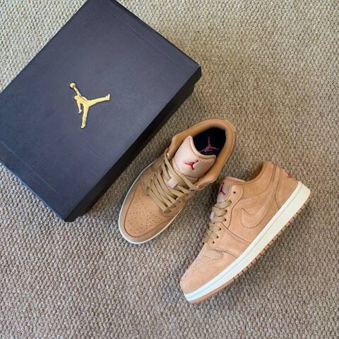 Jordan Air Jordan 1 Low SE HV4089-200 Flax Varsity Red Muslin US 8 UK 7 BR 39 5 EUR 41 CM 26 Sneaker - Unisex (BS-87222)