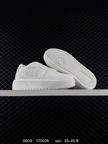MLB Chunky Liner New York Yankees Triple White EU 35-45 Skate Shoe Skate Sneakers - Unisex