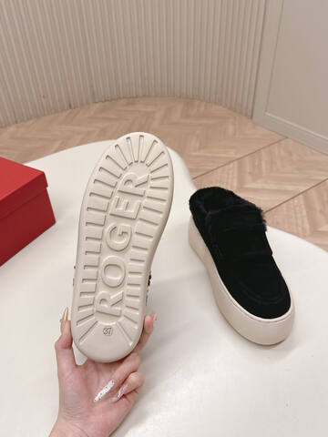 Roger Vivier NewViv Golf Fur Lined Mule Sneaker Black Off White (BS-87465)